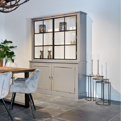 Vitrine cu usi metal