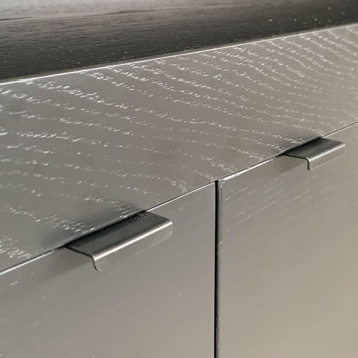 Comoda TV lemn masiv SQR 17 negru mat 250 cm detaliu 9